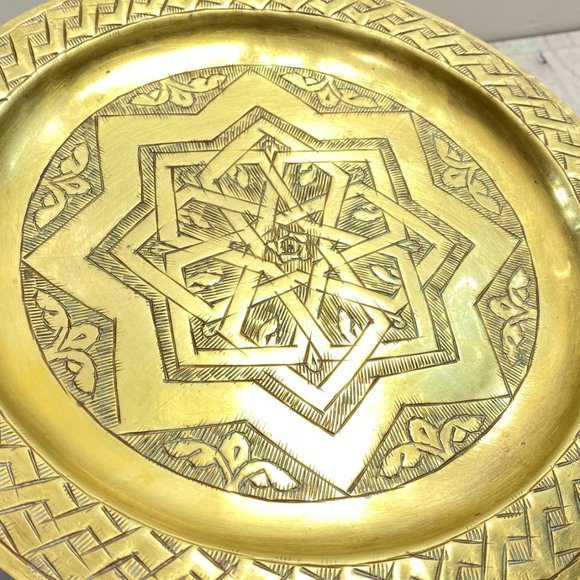 Vintage Islamic Brass Tray, Plate with handmade engraved ornaments the middle - Picture 3 of 10